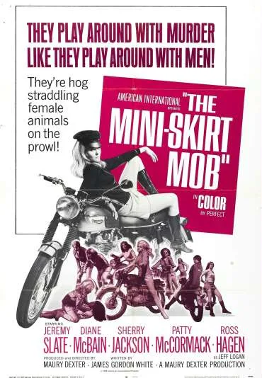 Banda w krótkich spódniczkach