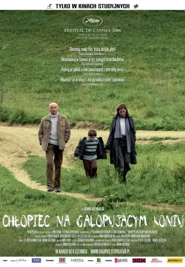 Chłopiec na galopującym koniu