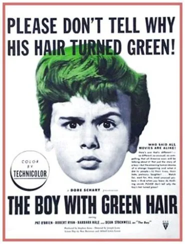 Chłopiec z zielonymi włosami