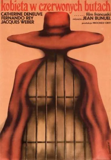 Kobieta w czerwonych butach