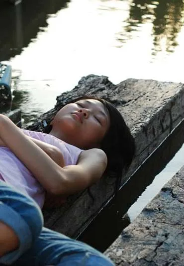 Kobieta w ogniu szuka wody