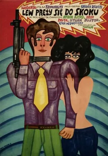 Lew pręży się do skoku