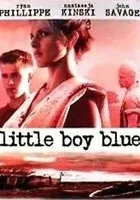 Mały smutny chłopiec