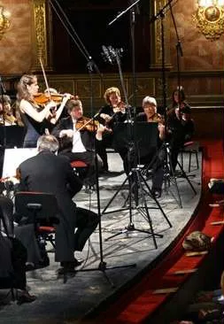 Niewidzialne smyczki